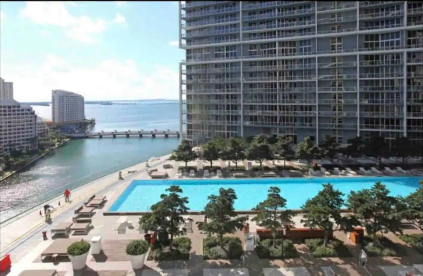 *iconic W Icon Condo/ Pool&waterviews*freespa* Miami