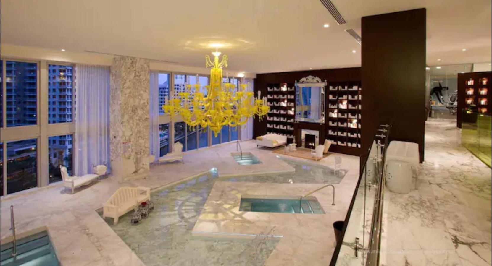*iconic W Icon Condo/ Pool&waterviews*freespa* * Miami