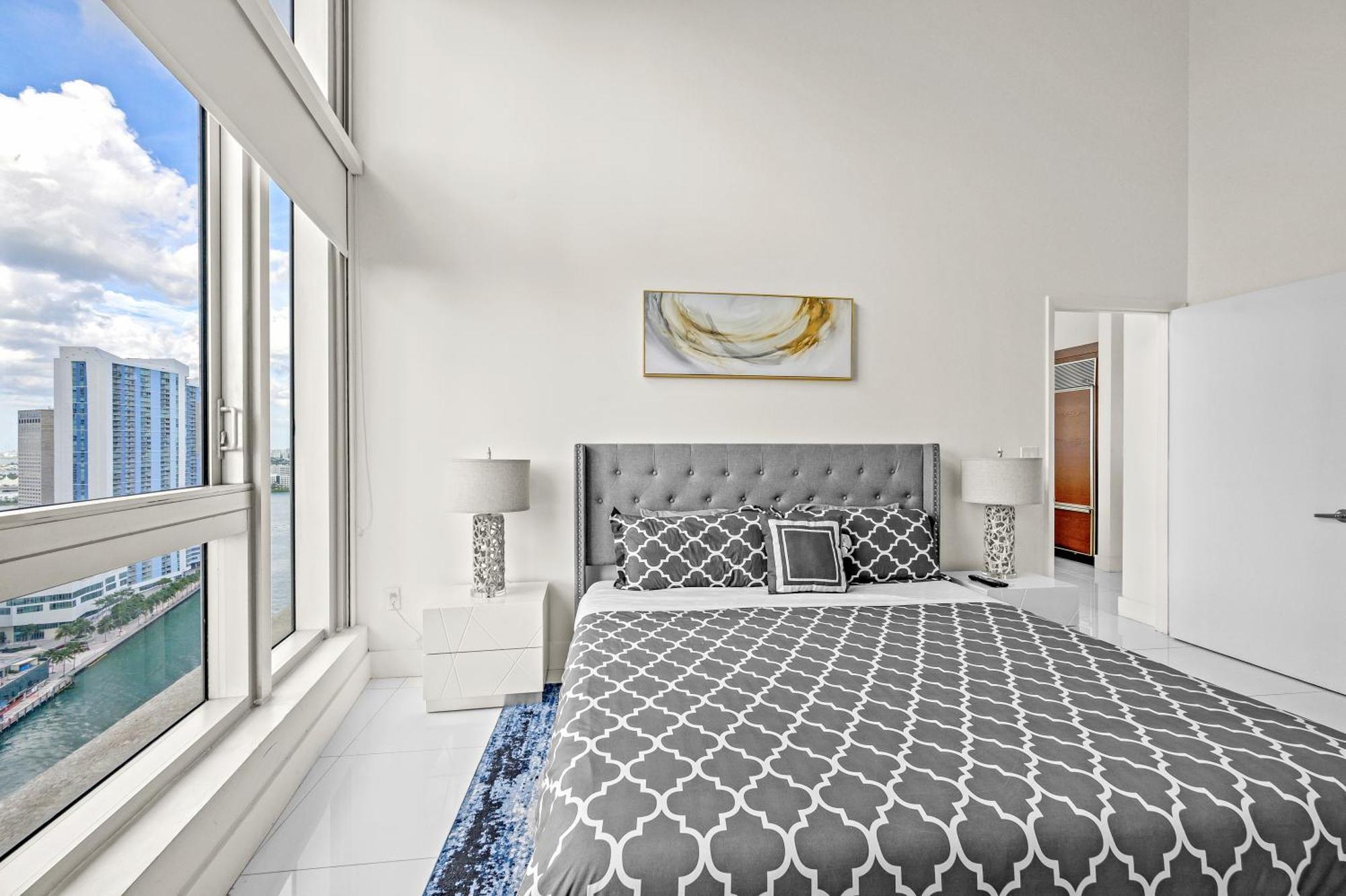 Icon Brickell Residences * Miami