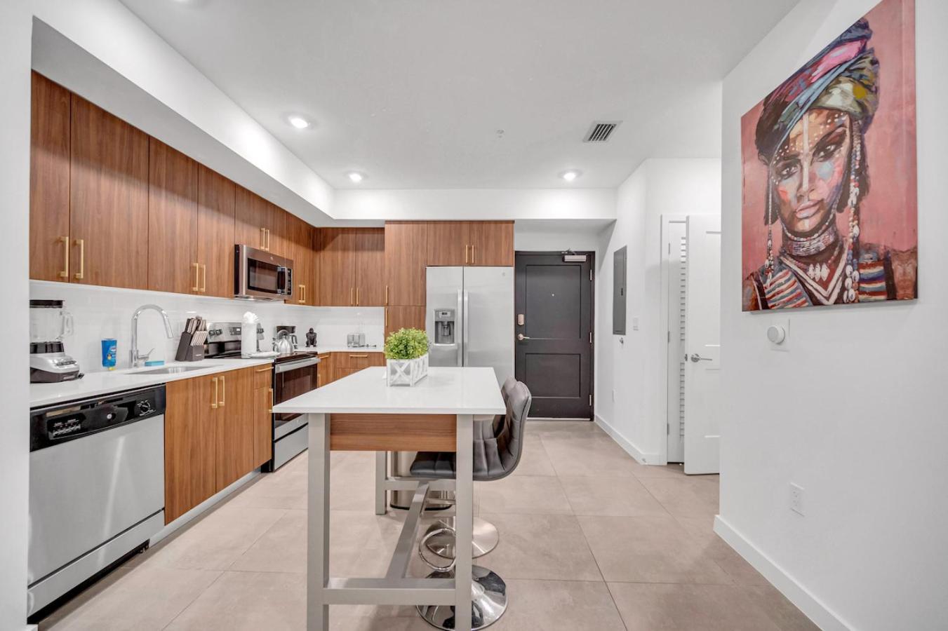 Apartment Modern Unit In The Heart Of Downtown With Free Parking