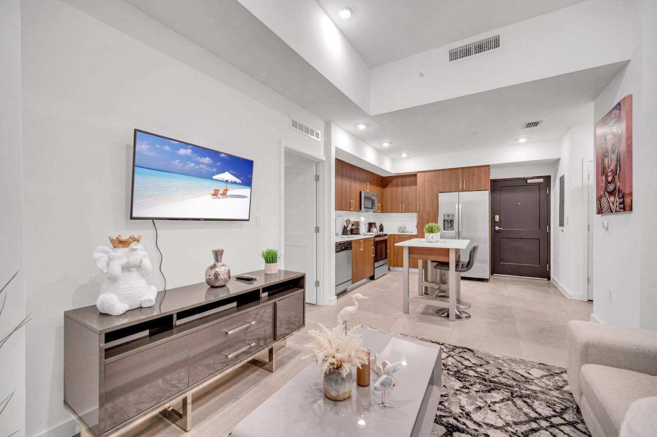 Apartment Modern Unit In The Heart Of Downtown With Free Parking Miami