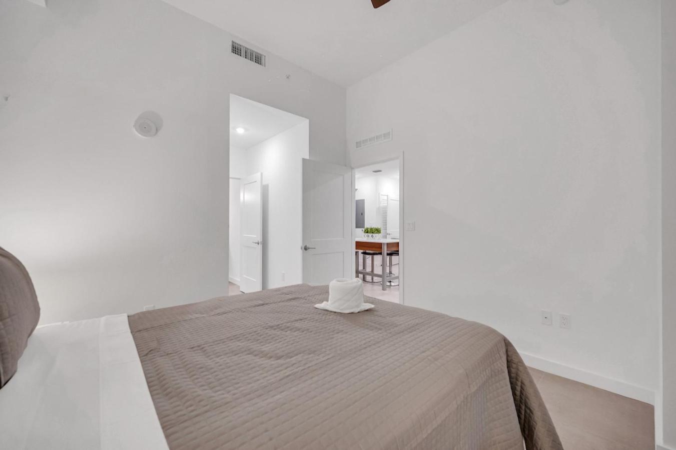 Apartment Modern Unit In The Heart Of Downtown With Free Parking