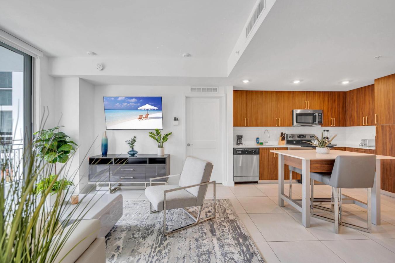 Apartment Centrally Located 2 Bed In The Heart Of Downtown With Free Parkin