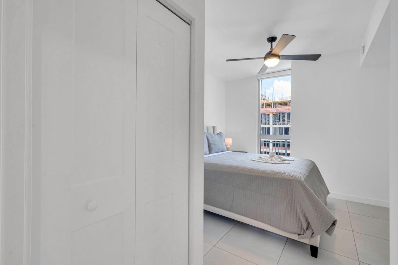 Apartment Centrally Located 2 Bed In The Heart Of Downtown With Free Parkin *