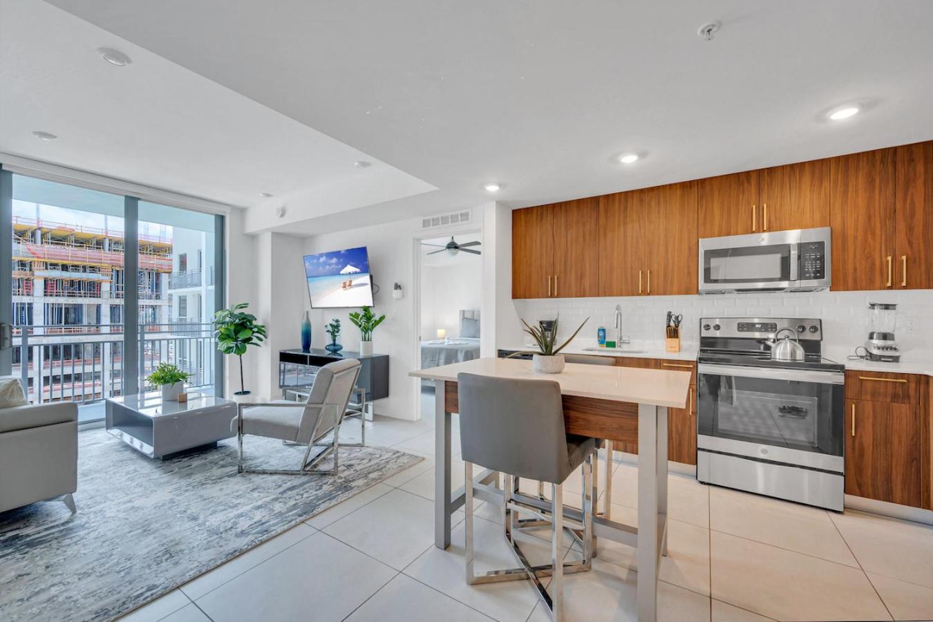 Apartment Centrally Located 2 Bed In The Heart Of Downtown With Free Parkin