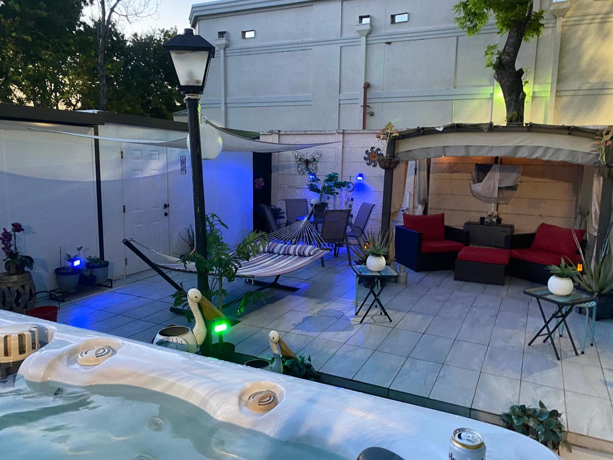 Acomodação com café da manhã  Tiny Place W Private Hot Jacuzzi 7 Min To International Airport