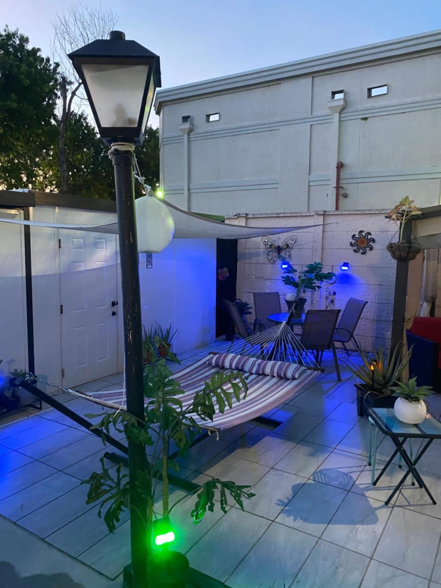 Acomodação com café da manhã  Tiny Place W Private Hot Jacuzzi 7 Min To International Airport *