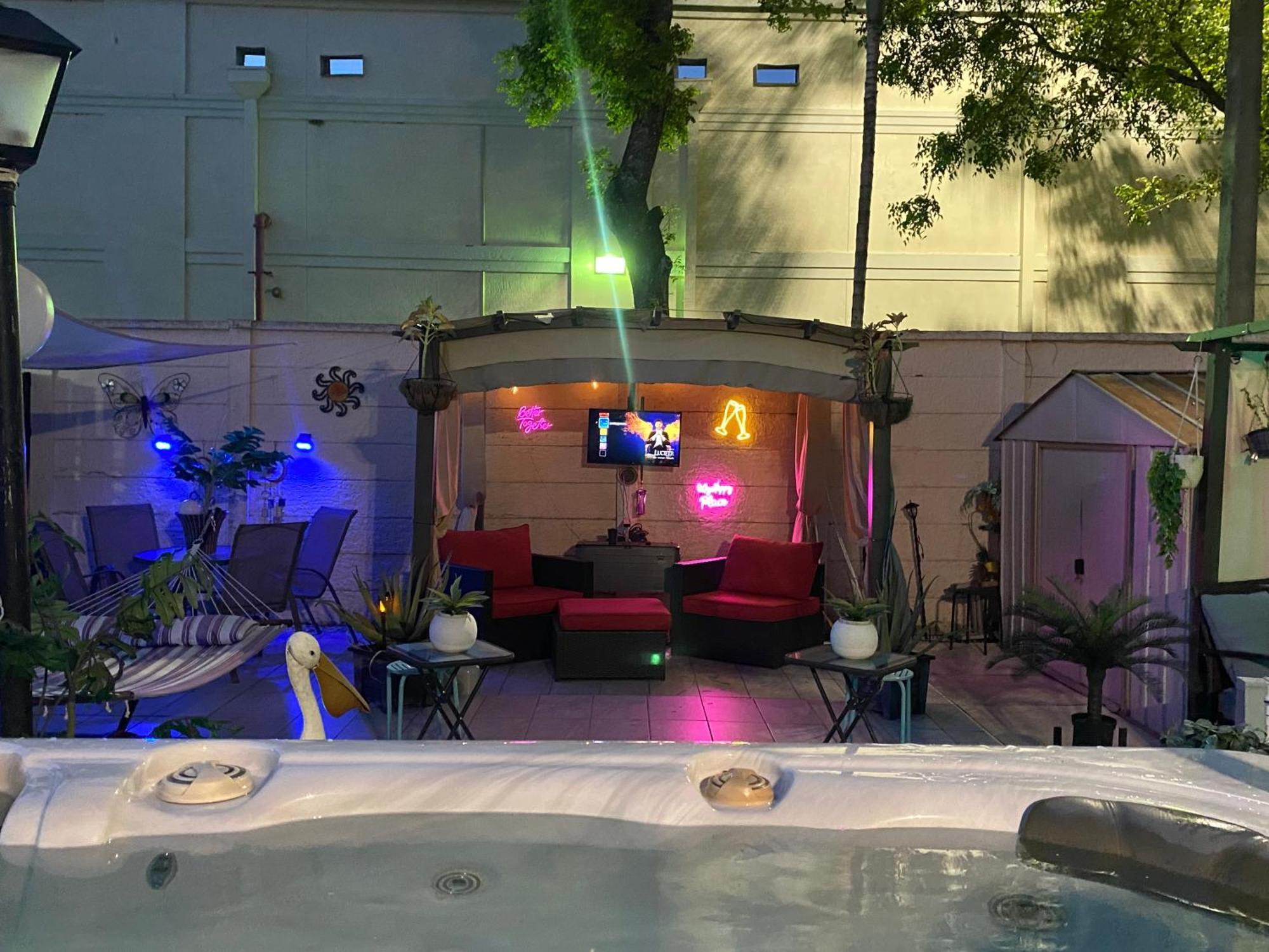 Tiny Place W Private Hot Jacuzzi 7 Min To International Airport