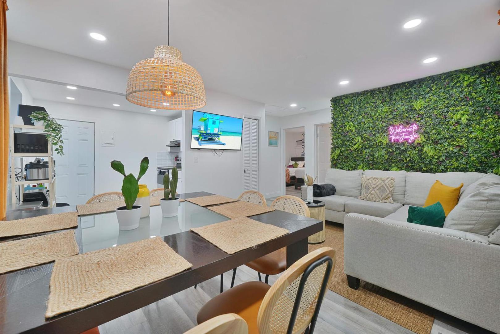 Vacay Spot Wynwood: Urban Jungle Oasis With Massage Shower & Bbq Patio *