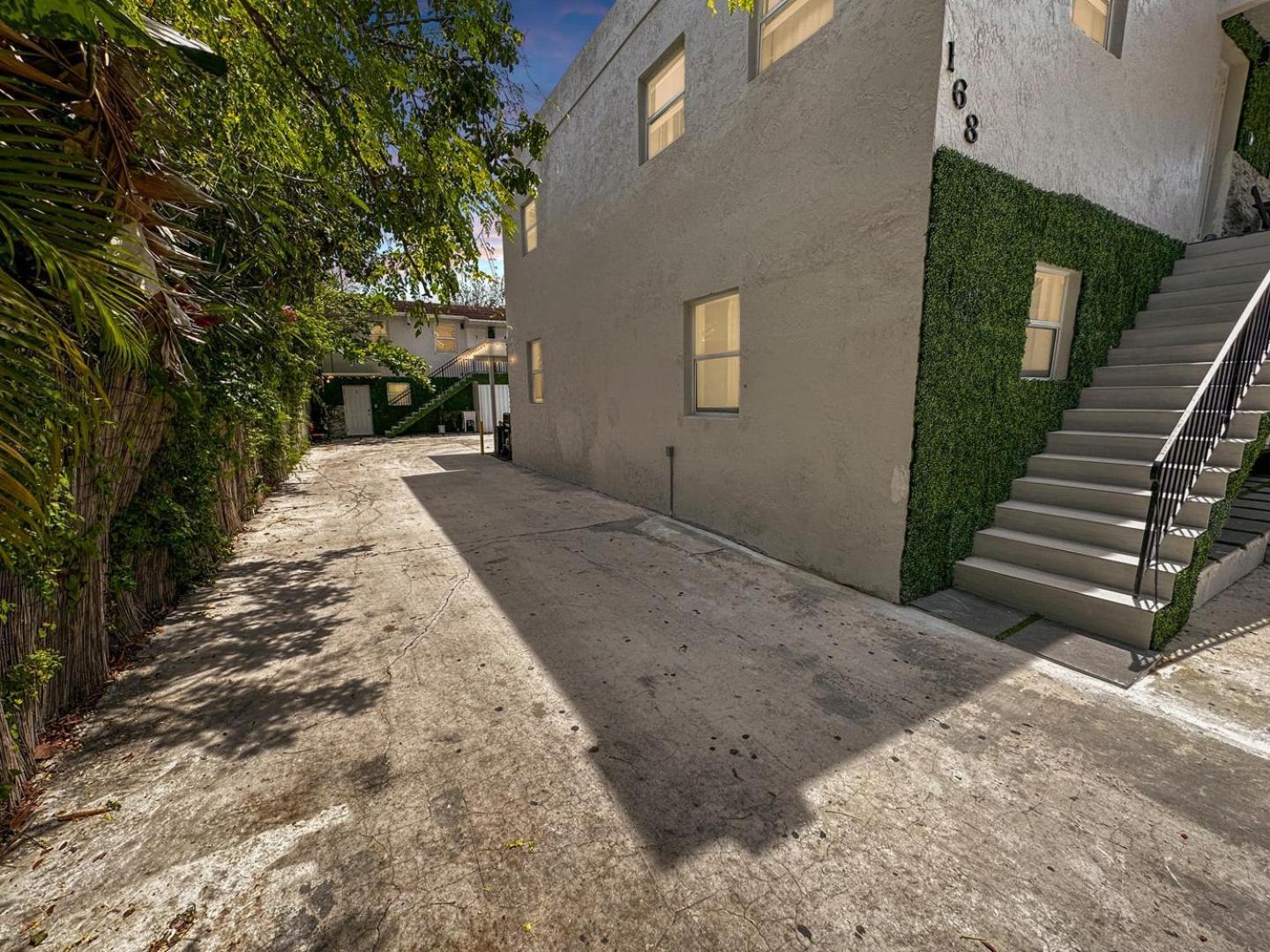 Vacay Spot Wynwood: Urban Jungle Oasis With Massage Shower & Bbq Patio *