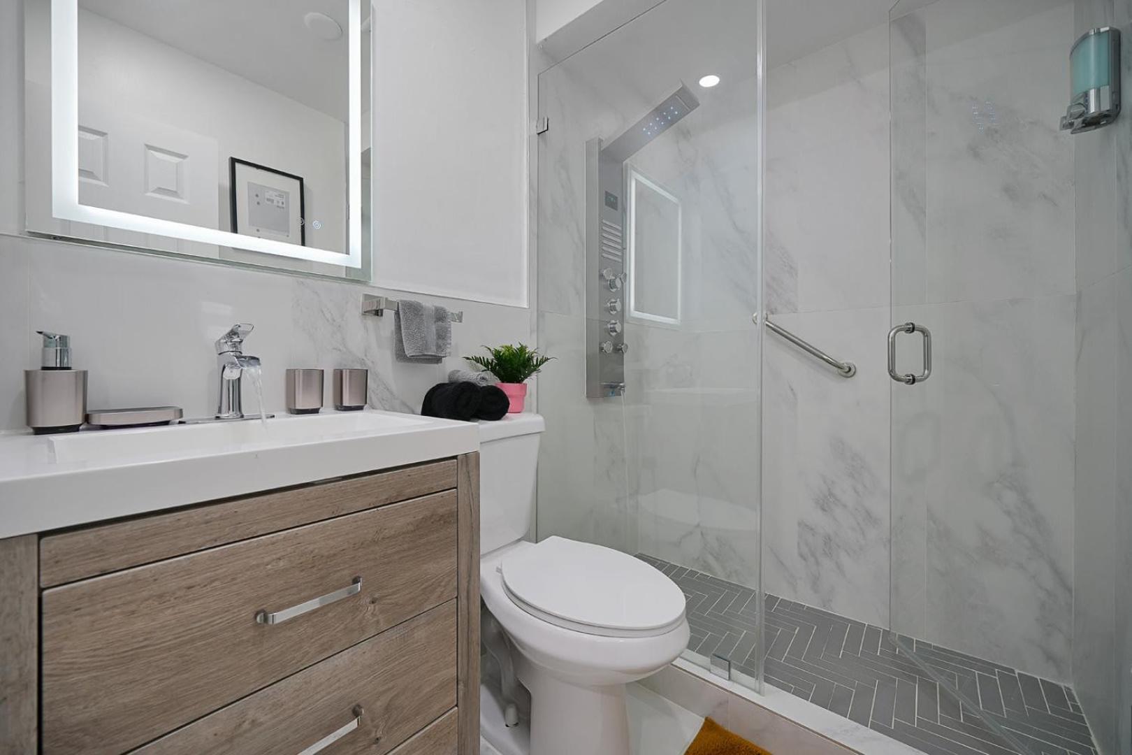 Vacay Spot Wynwood: Urban Jungle Oasis With Massage Shower & Bbq Patio *