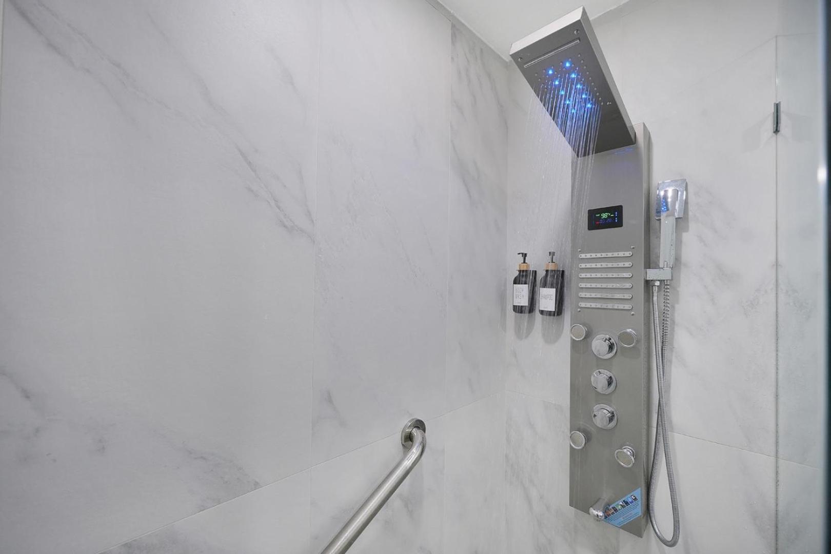 Holiday home Vacay Spot Wynwood: Urban Jungle Oasis With Massage Shower & Bbq Patio *