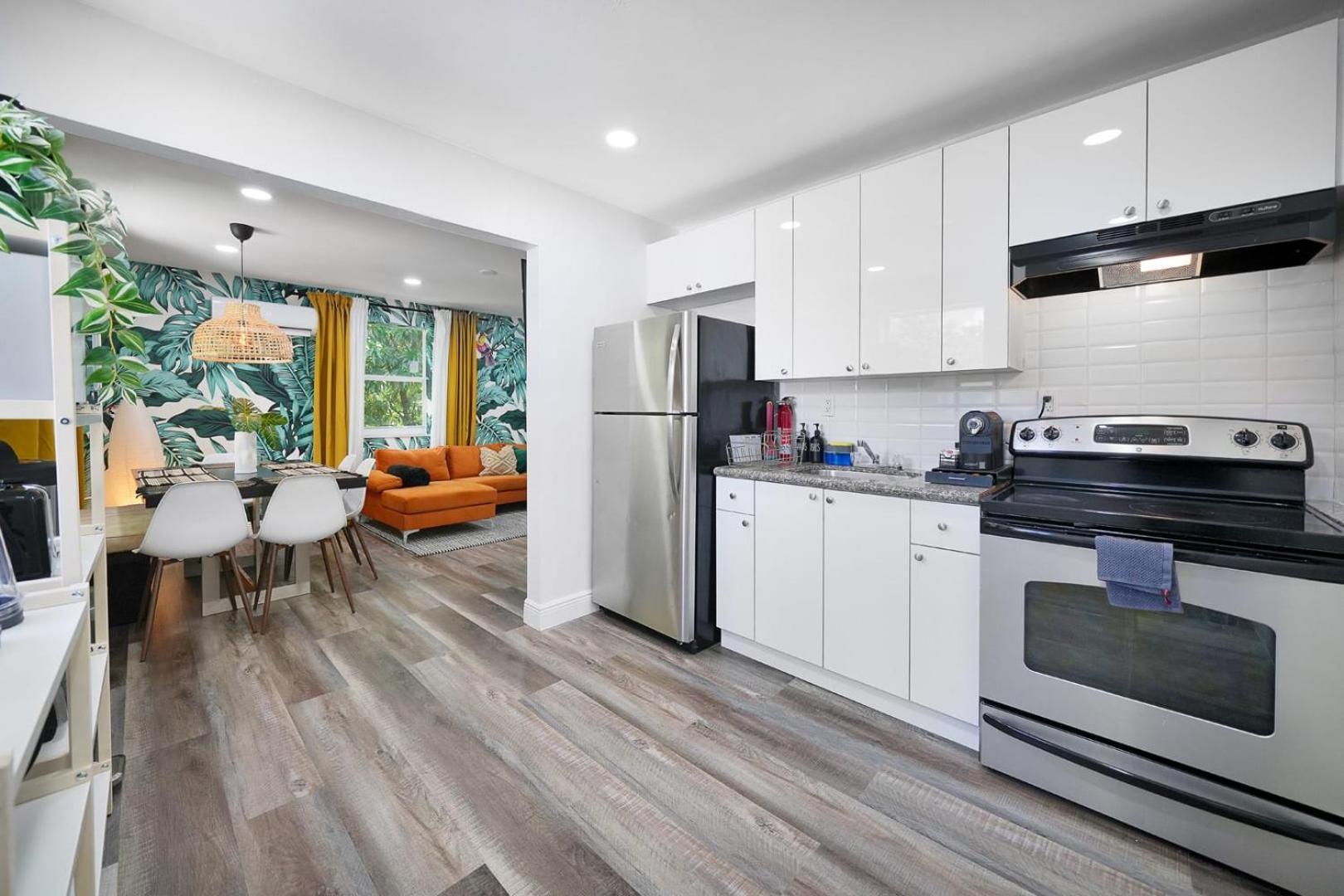 Vacay Spot Wynwood: Urban Jungle Oasis With Massage Shower & Bbq Patio Holiday home Miami