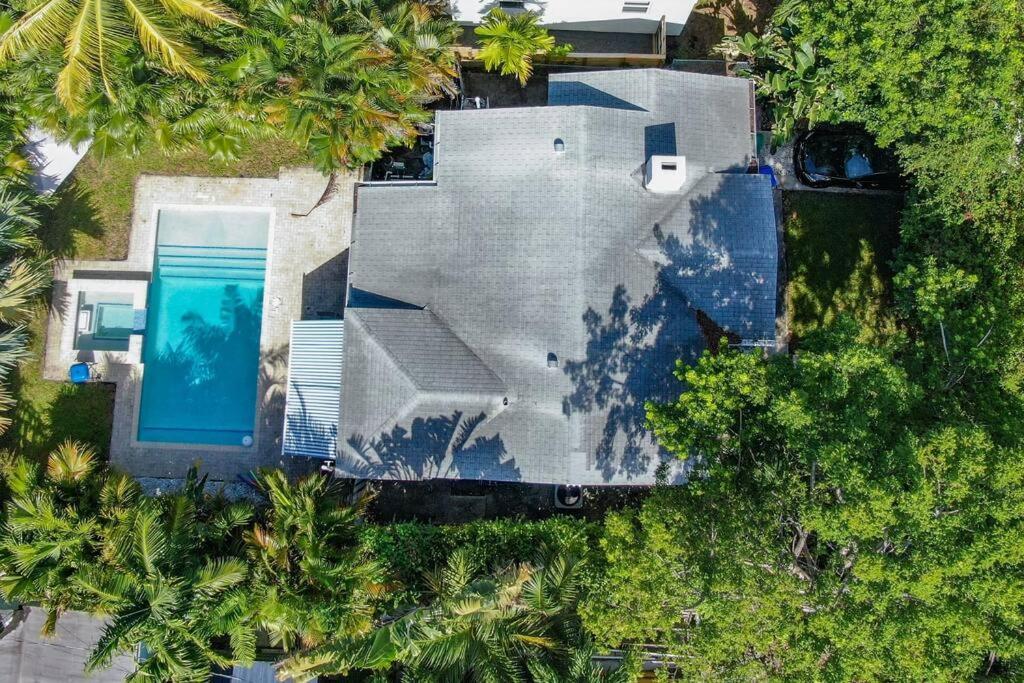 Art Deco Villa: Private Poolside Retreat Near Design District