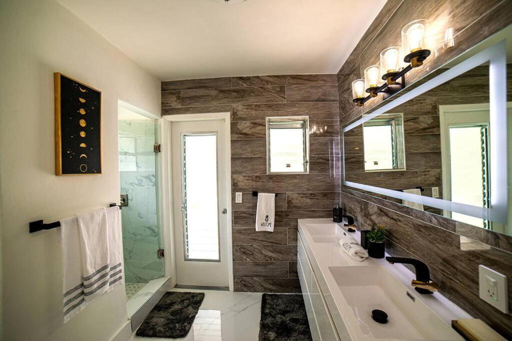 Luxury Village W/pool+grill+minigolf Miami