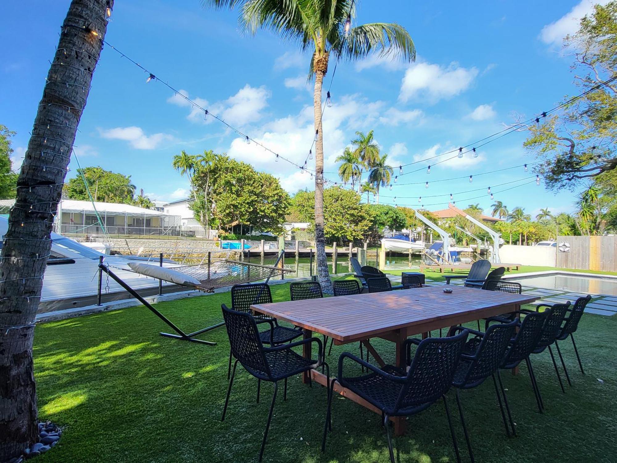 Holiday home Waterfront - Kayak & Paddleboards - Firepit - Pool *
