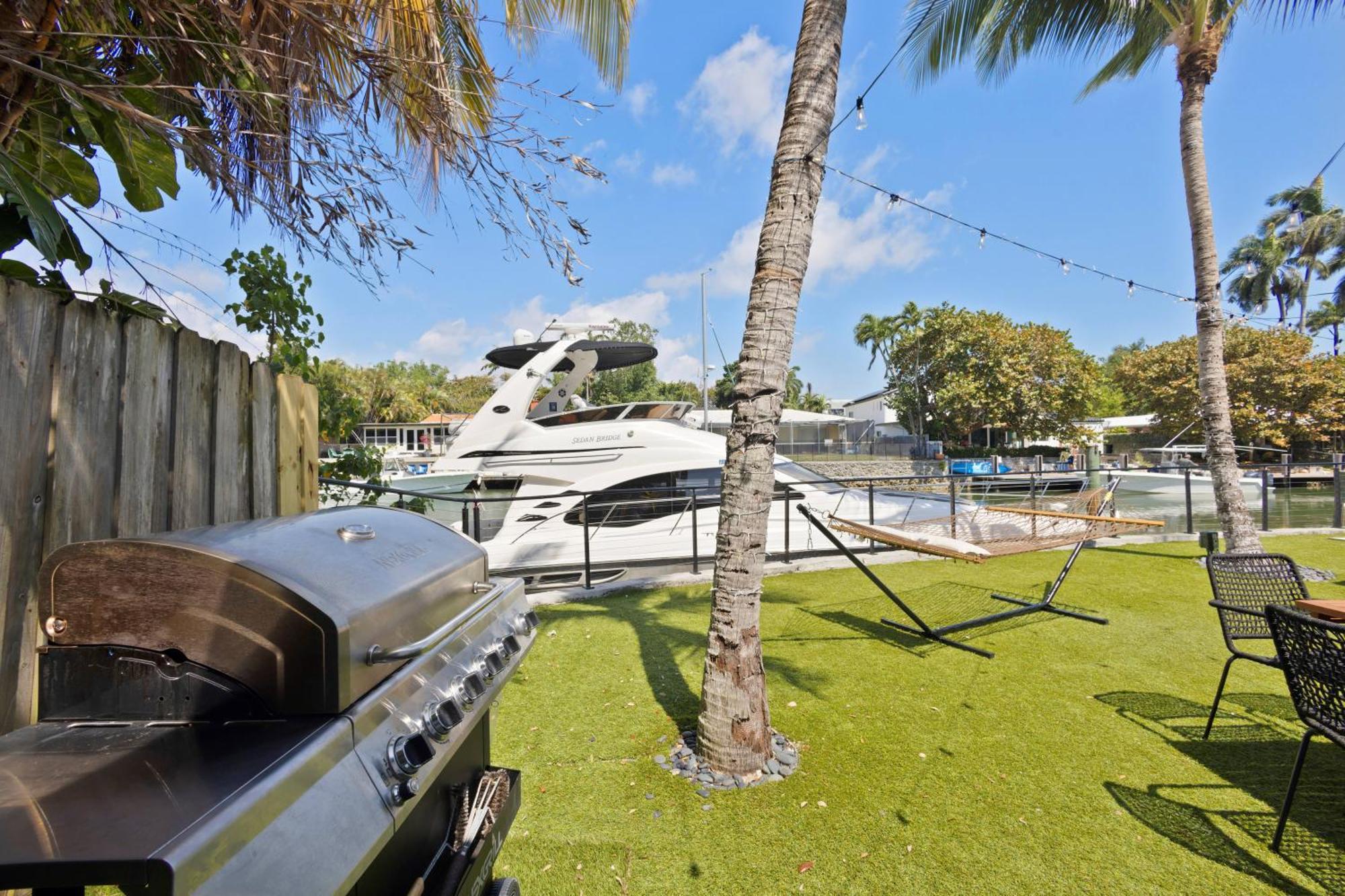 Waterfront - Kayak & Paddleboards - Firepit - Pool * Miami