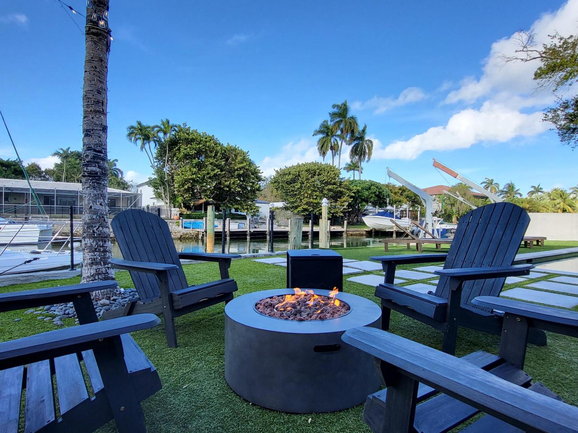 Waterfront - Kayak & Paddleboards - Firepit - Pool Holiday home Miami