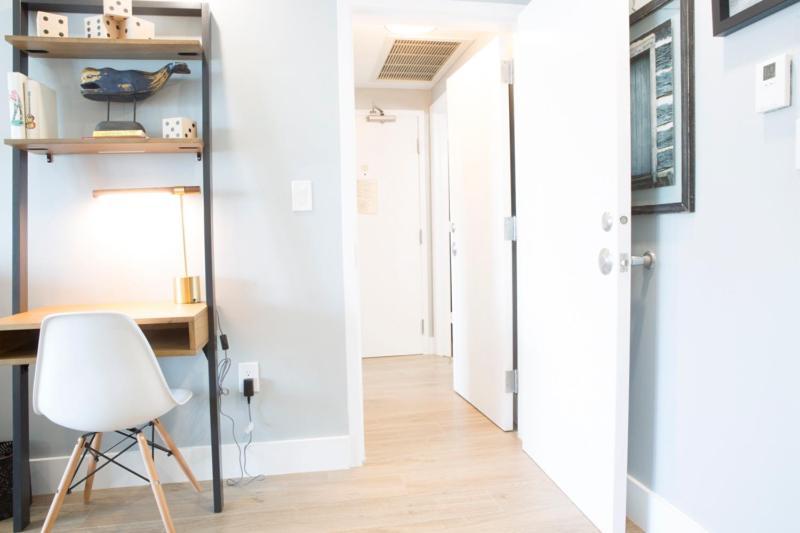 Gorgeous Coconut Grove 3 Bedroom With Amazing Views Parking Included *