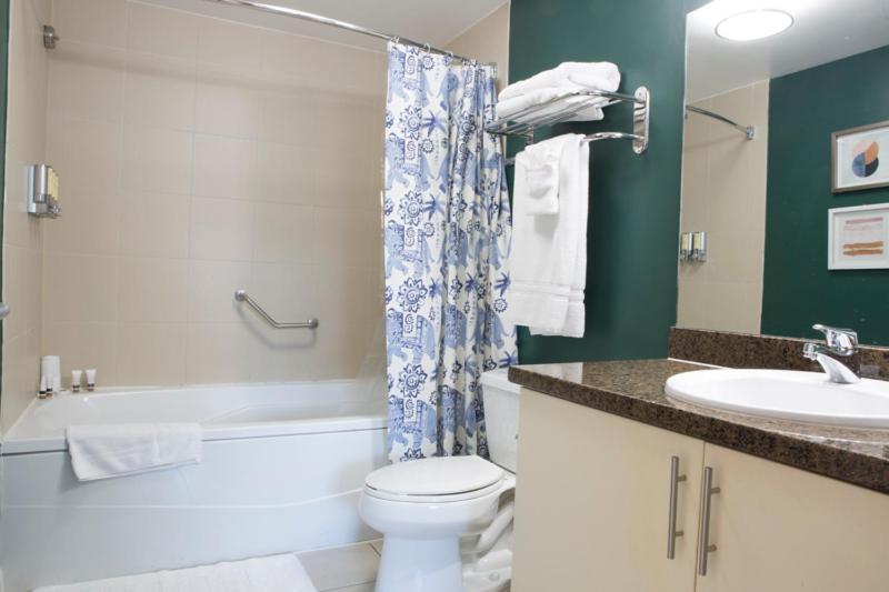Gorgeous Coconut Grove 3 Bedroom With Amazing Views Parking Included *