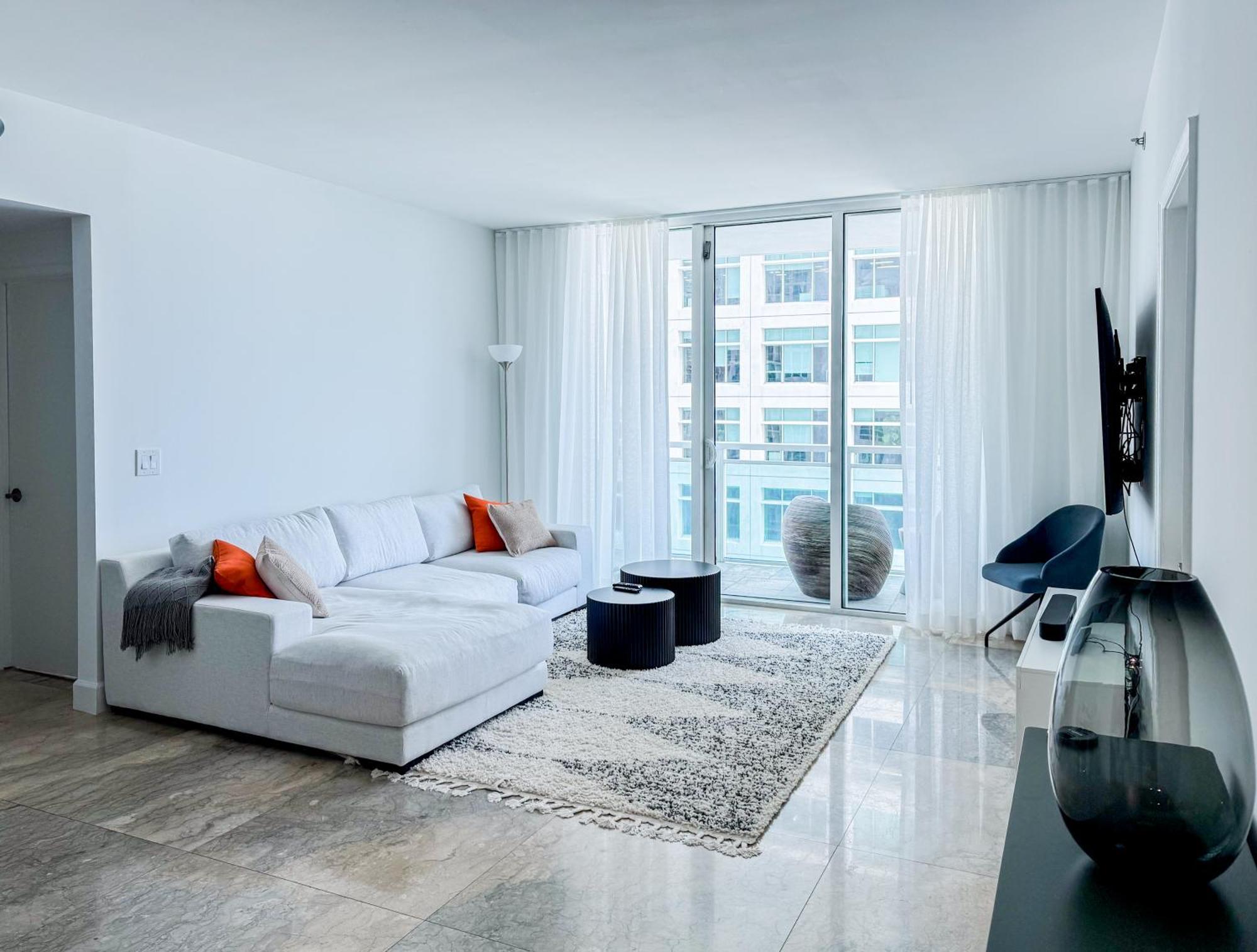 Brickell Oasis - 2bed 2bath Lux Building Apartment *