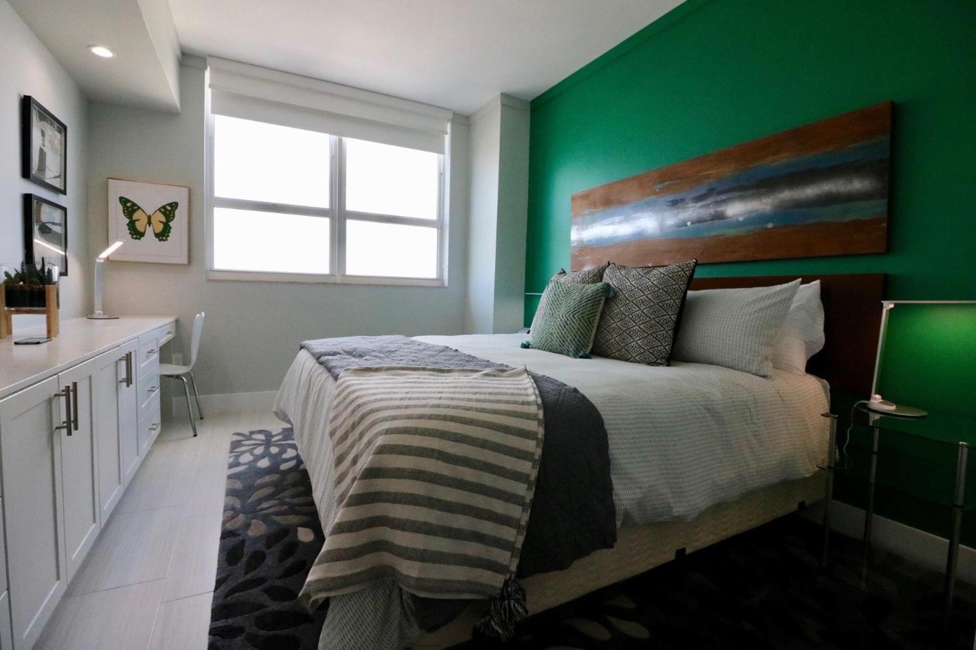 Renovated 21st Floor Private Unit Located In Coconut Grove Miami