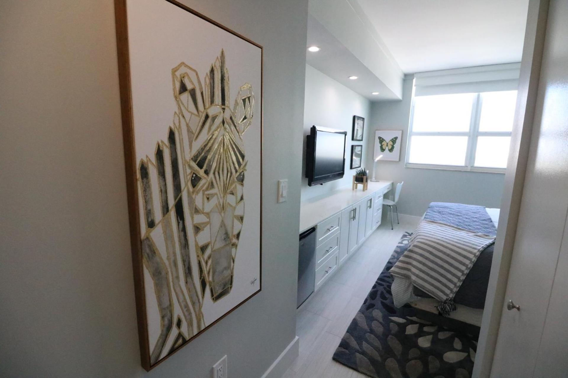 Hotel Renovated 21st Floor Private Unit Located In Coconut Grove