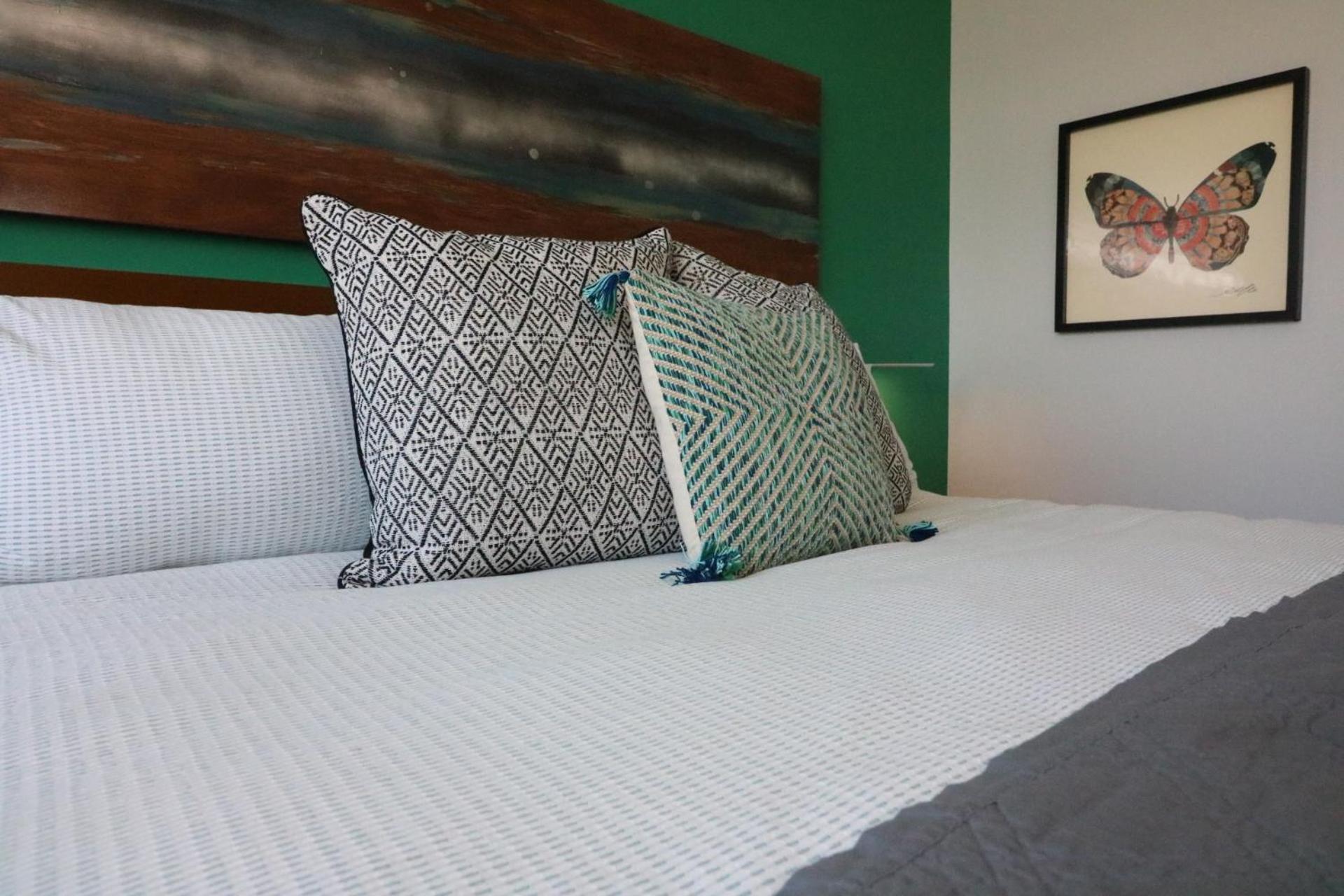 Renovated 21st Floor Private Unit Located In Coconut Grove Hotel Miami