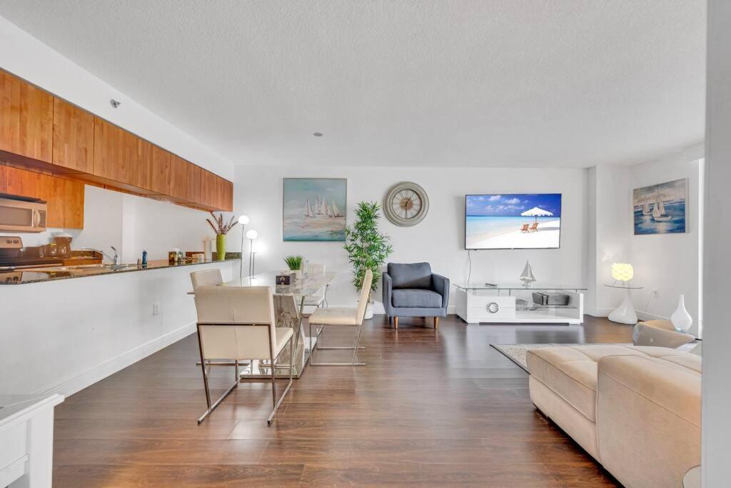 Apartment Dazzling 1 Bed 1 Bth • Brickell • Bay & View