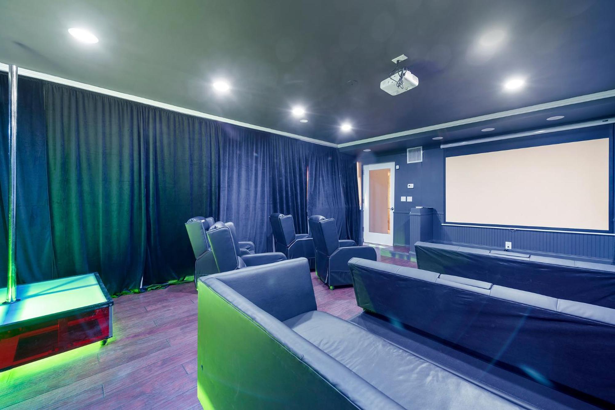 Villa Blockchain - Acre Lot W/ Pool-hot Tub-bars-tiki-games-theater! Miami