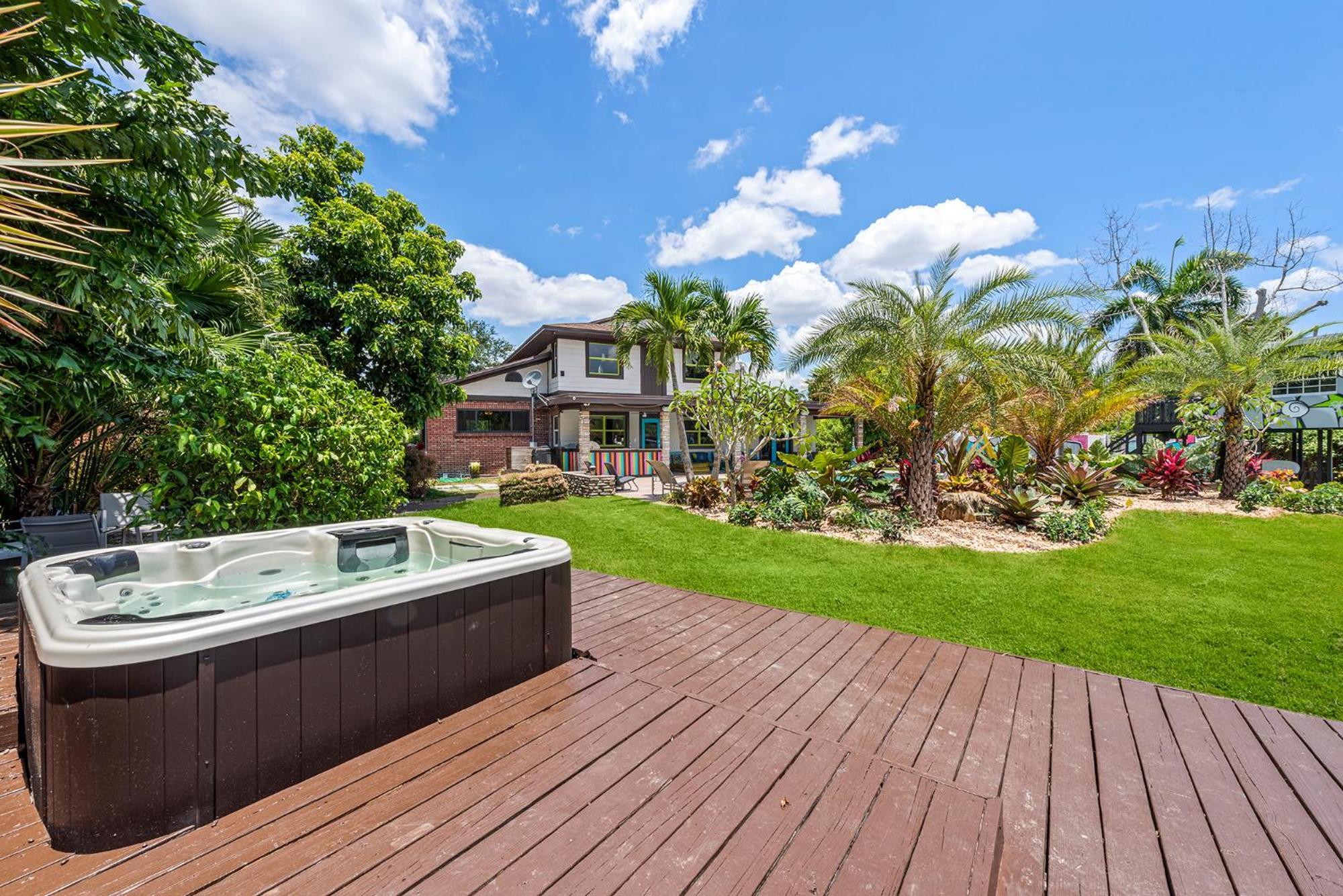 Blockchain - Acre Lot W/ Pool-hot Tub-bars-tiki-games-theater!