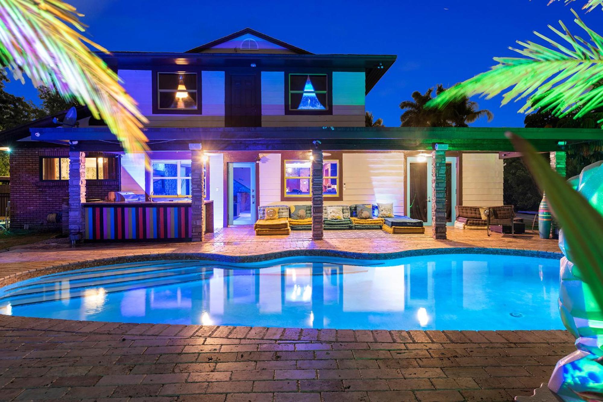 Blockchain - Acre Lot W/ Pool-hot Tub-bars-tiki-games-theater! Villa Miami