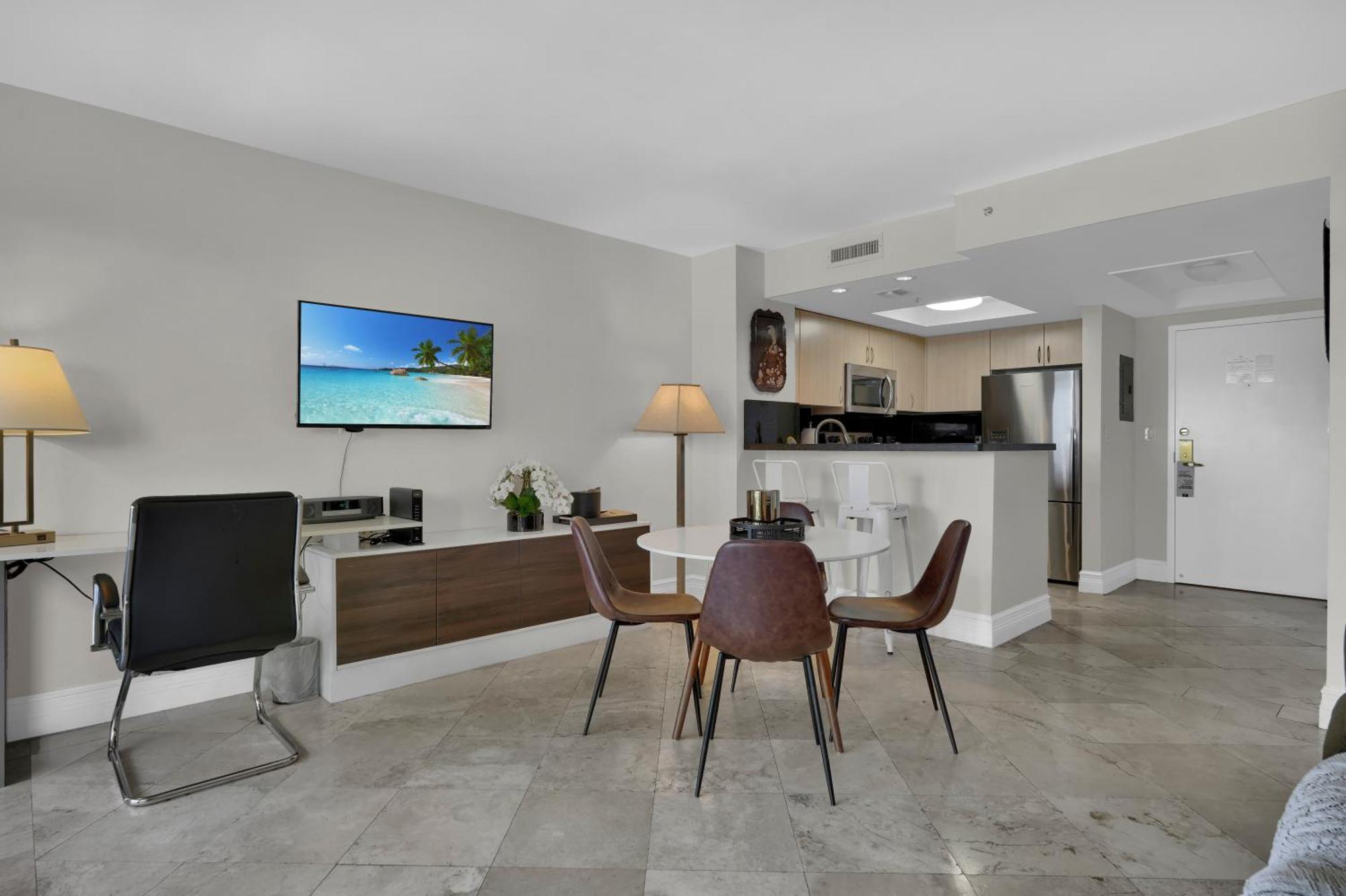 Modern Bay View Balcony In The Grove Free Parking Apartamento *