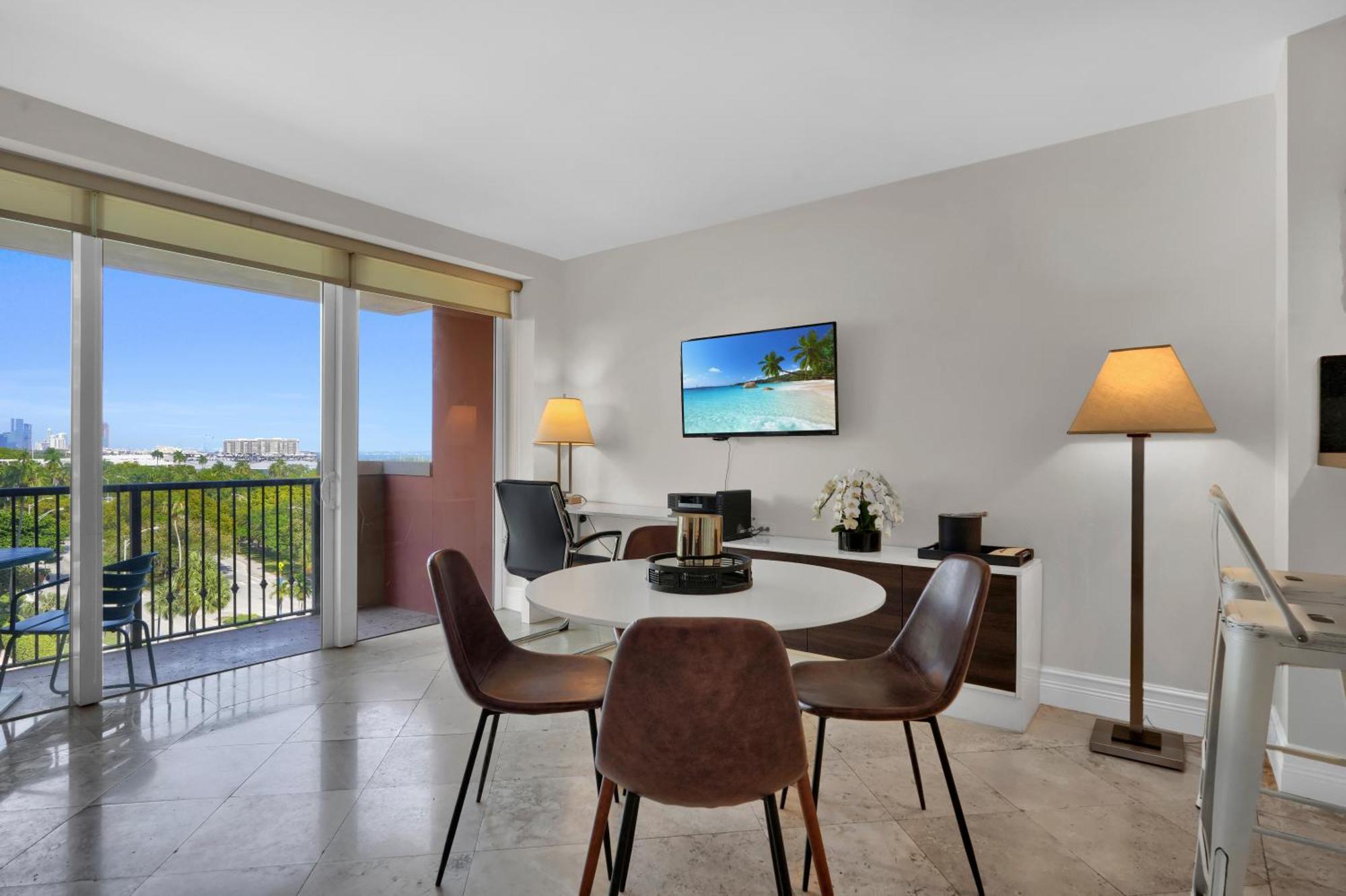Apartamento Modern Bay View Balcony In The Grove Free Parking