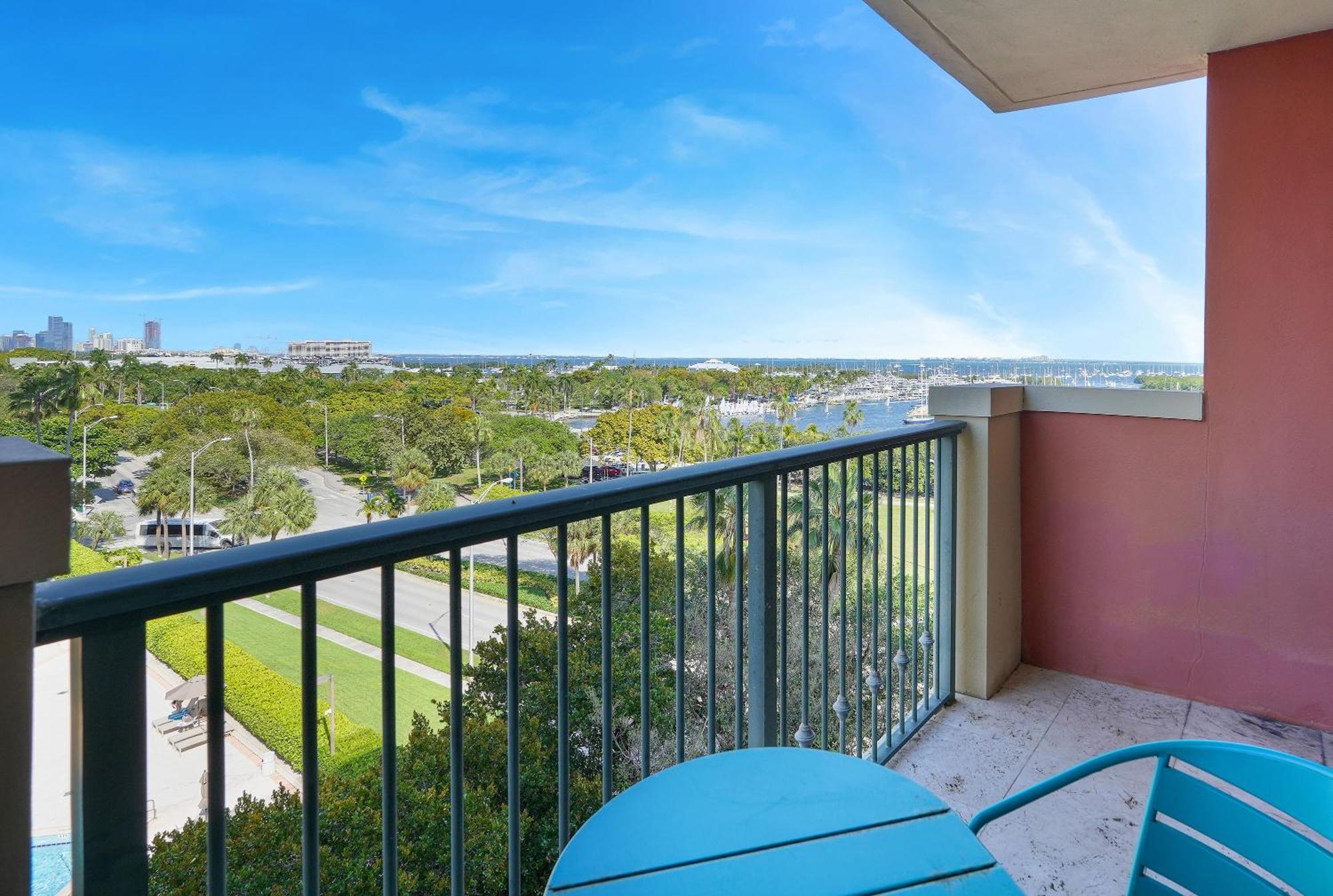Apartamento Modern Bay View Balcony In The Grove Free Parking Miami