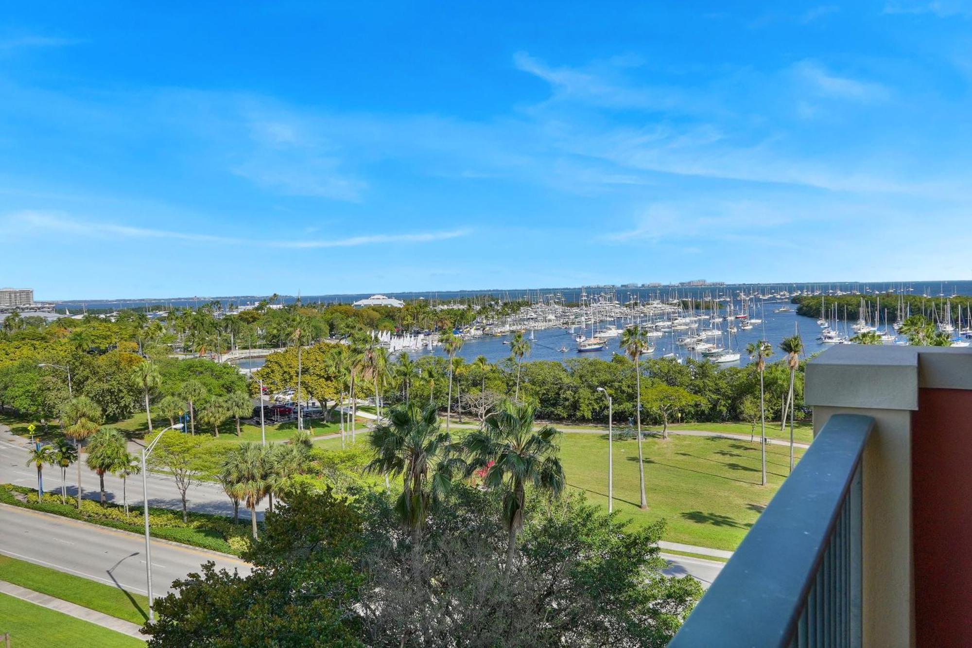 Modern Bay View Balcony In The Grove Free Parking Apartamento *