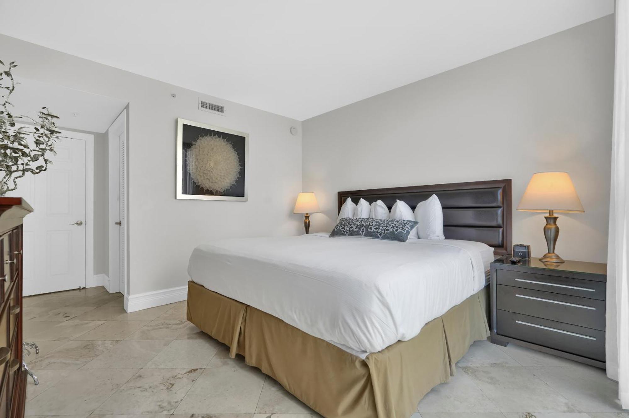 Modern Bay View Balcony In The Grove Free Parking *