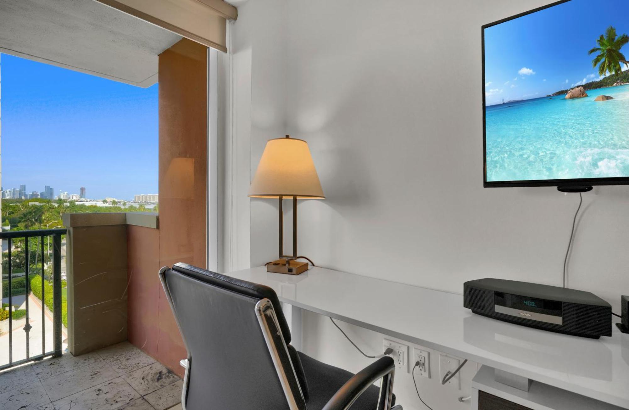 Modern Bay View Balcony In The Grove Free Parking Apartamento *