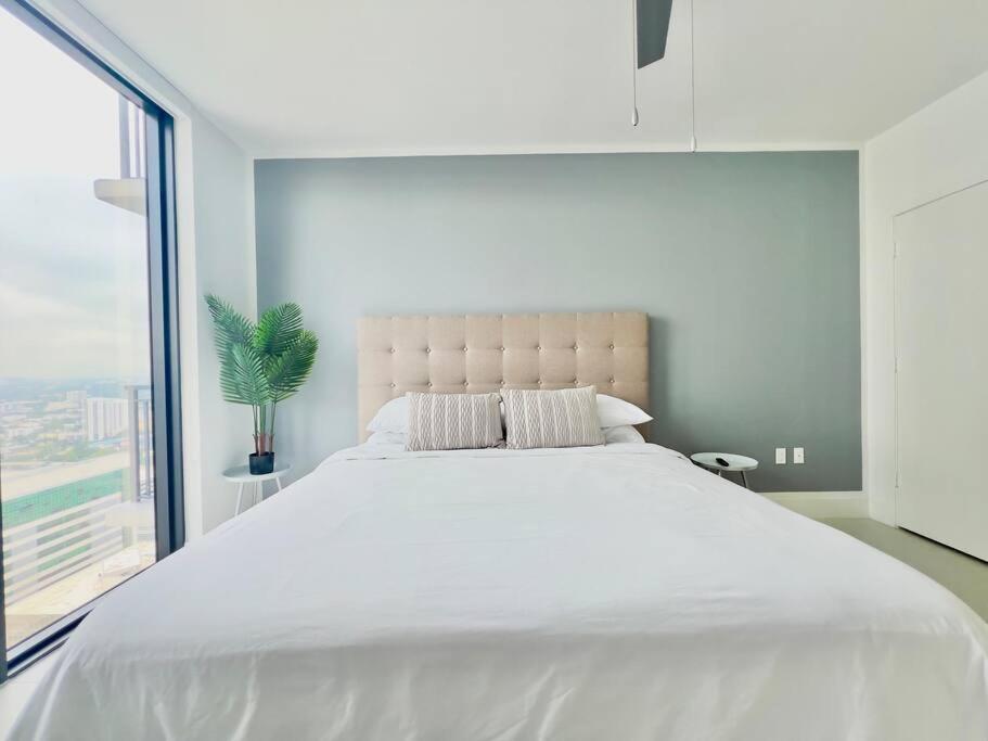 Heart Of Downtown, 3br-2 And Half Bathroom En-suites Luxe Pool! Miami