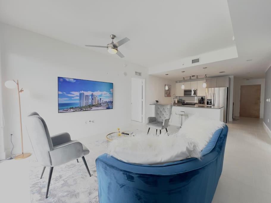 Apartment Heart Of Downtown, 3br-2 And Half Bathroom En-suites Luxe Pool! *