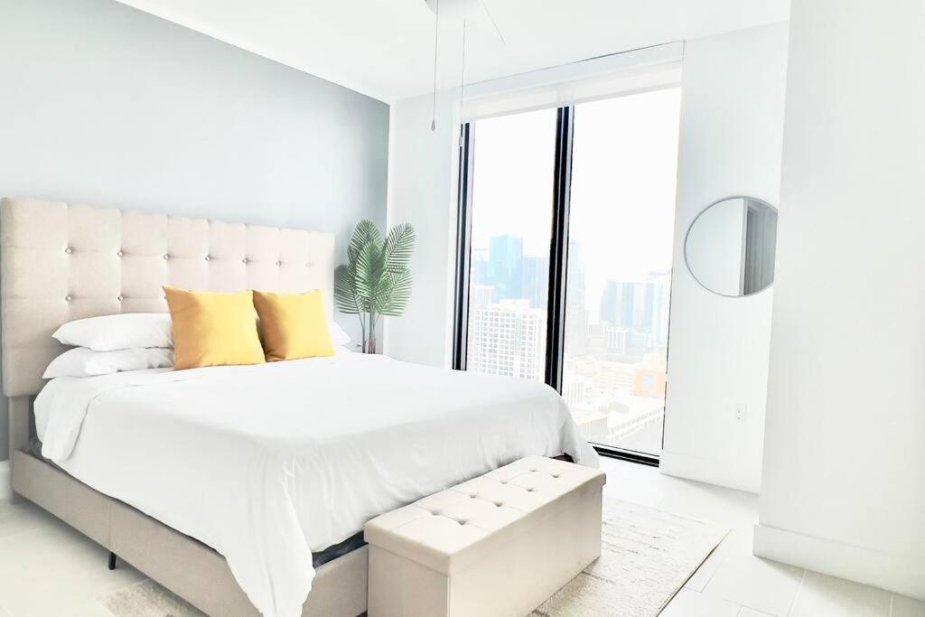 Apartment Heart Of Downtown, 3br-2 And Half Bathroom En-suites Luxe Pool!
