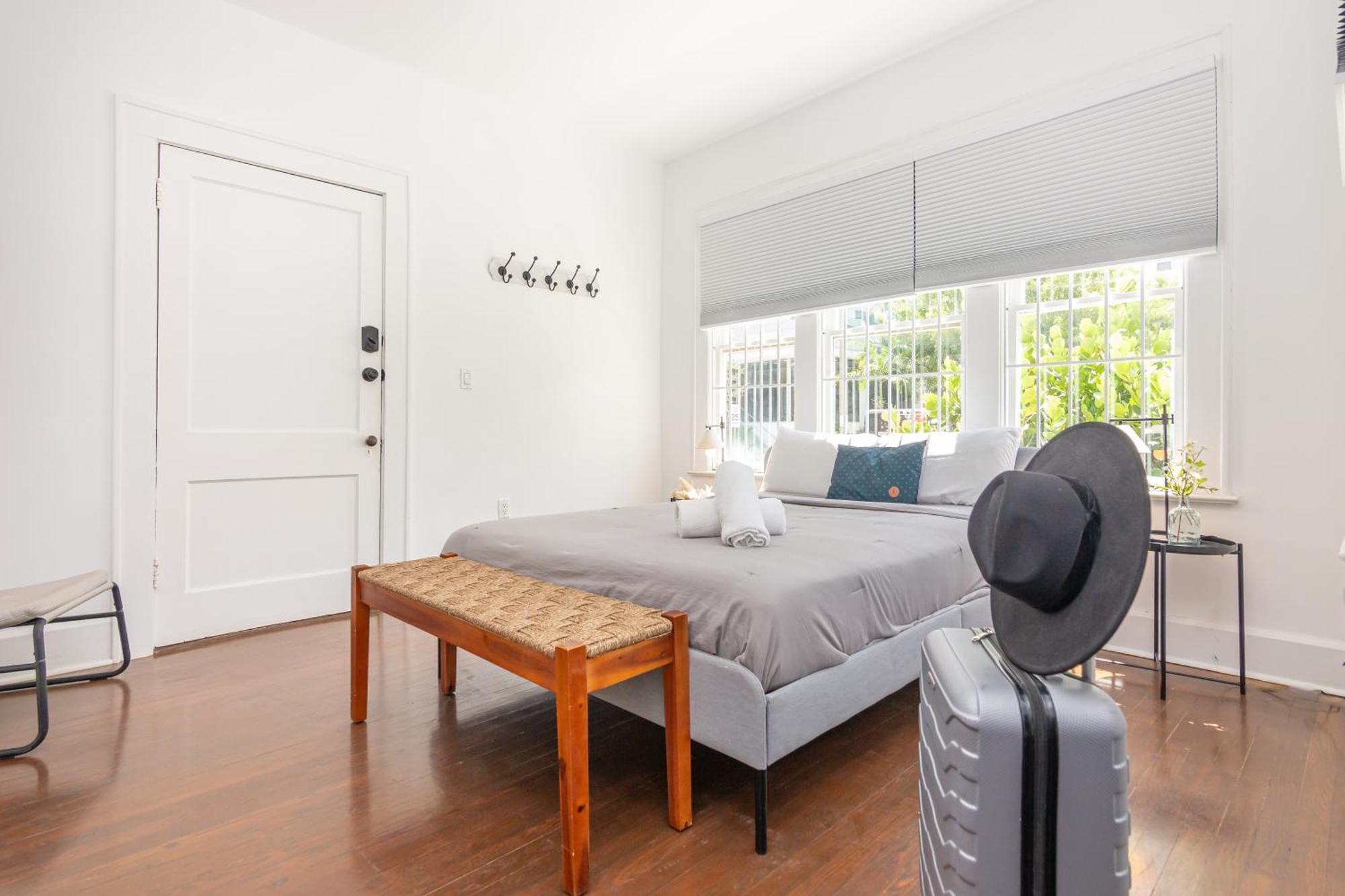 Two Bedroom - Heart Of Wynwood & Edgewater - Private Parking Spot Apartment *