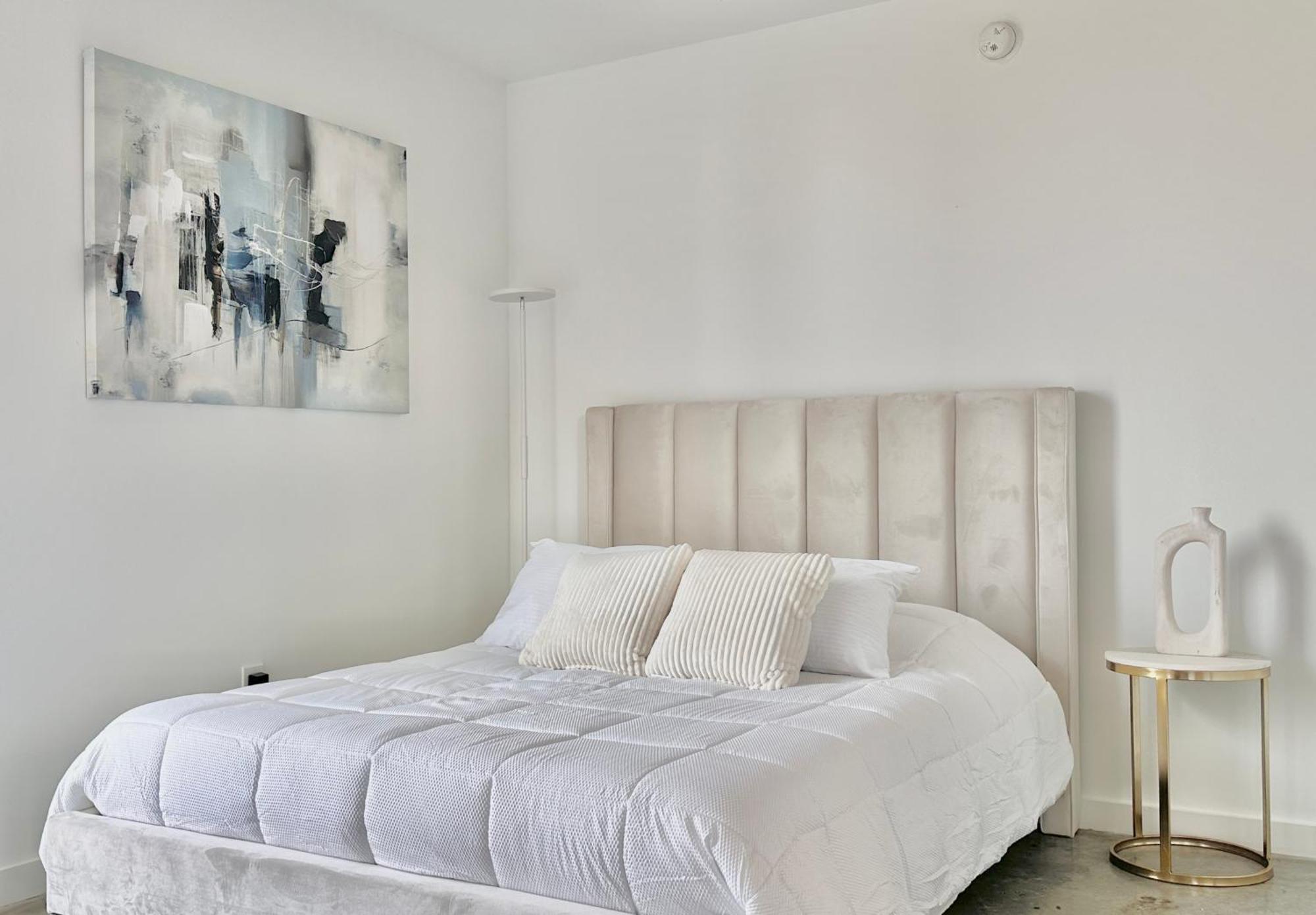 Skyline Views, Rooftop Pool, Brickell Downtown Apartment *