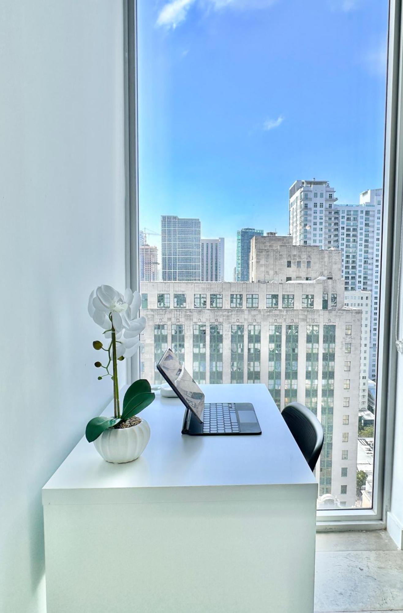 Apartment Skyline Views, Rooftop Pool, Brickell Downtown Miami