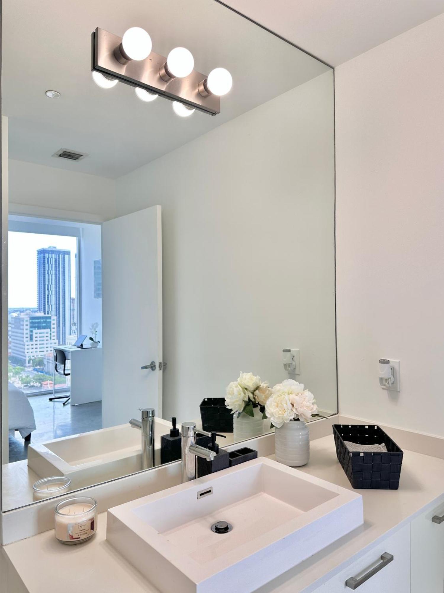Skyline Views, Rooftop Pool, Brickell Downtown