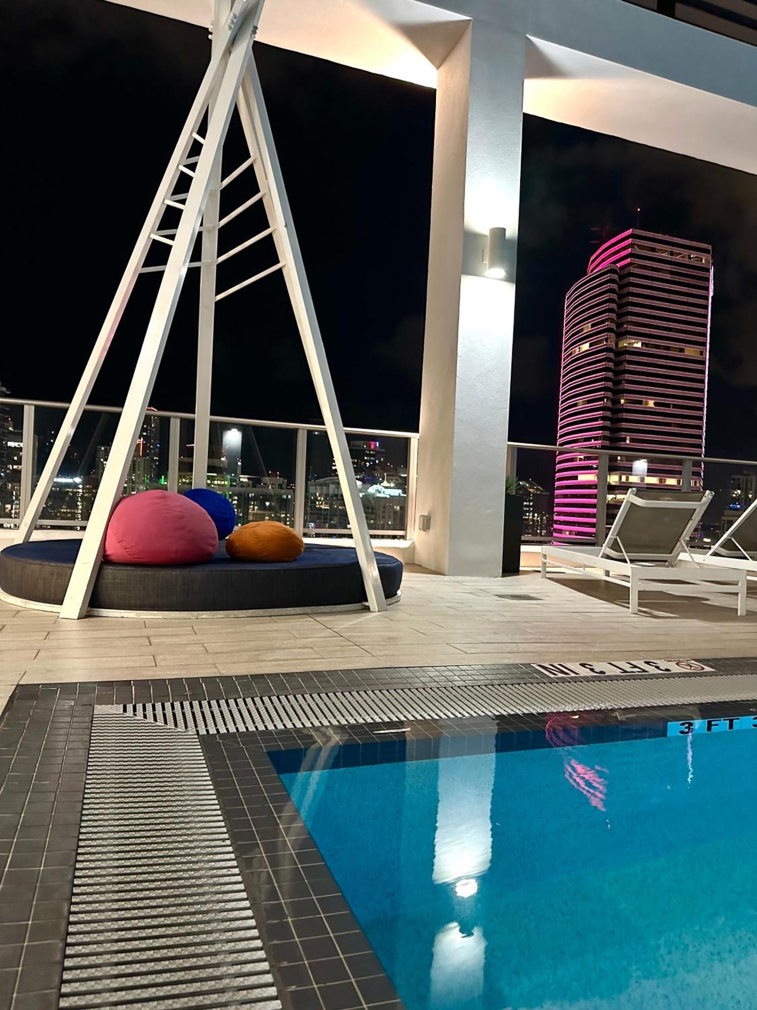 Apartment Skyline Views, Rooftop Pool, Brickell Downtown Miami