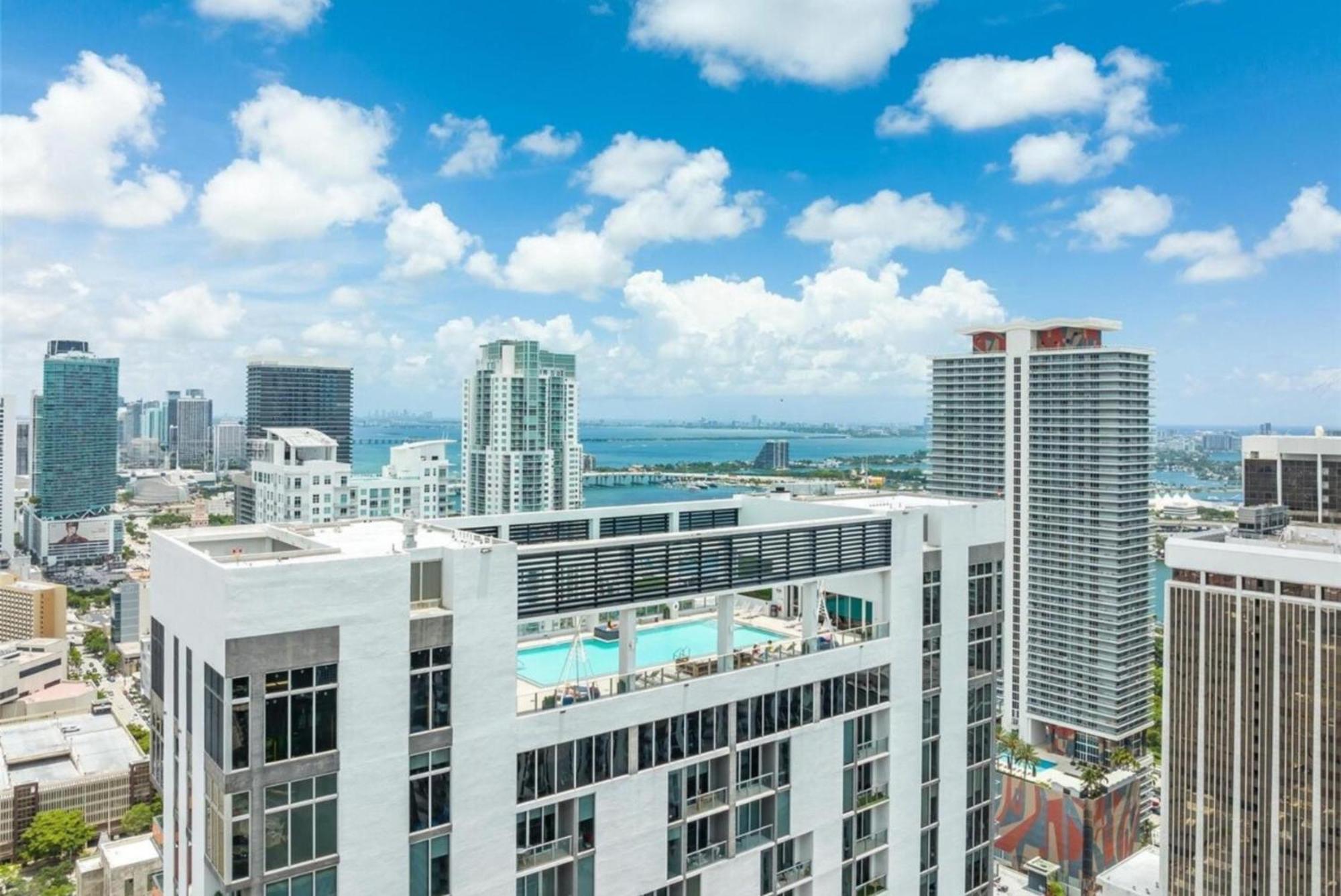 Apartment Skyline Views, Rooftop Pool, Brickell Downtown
