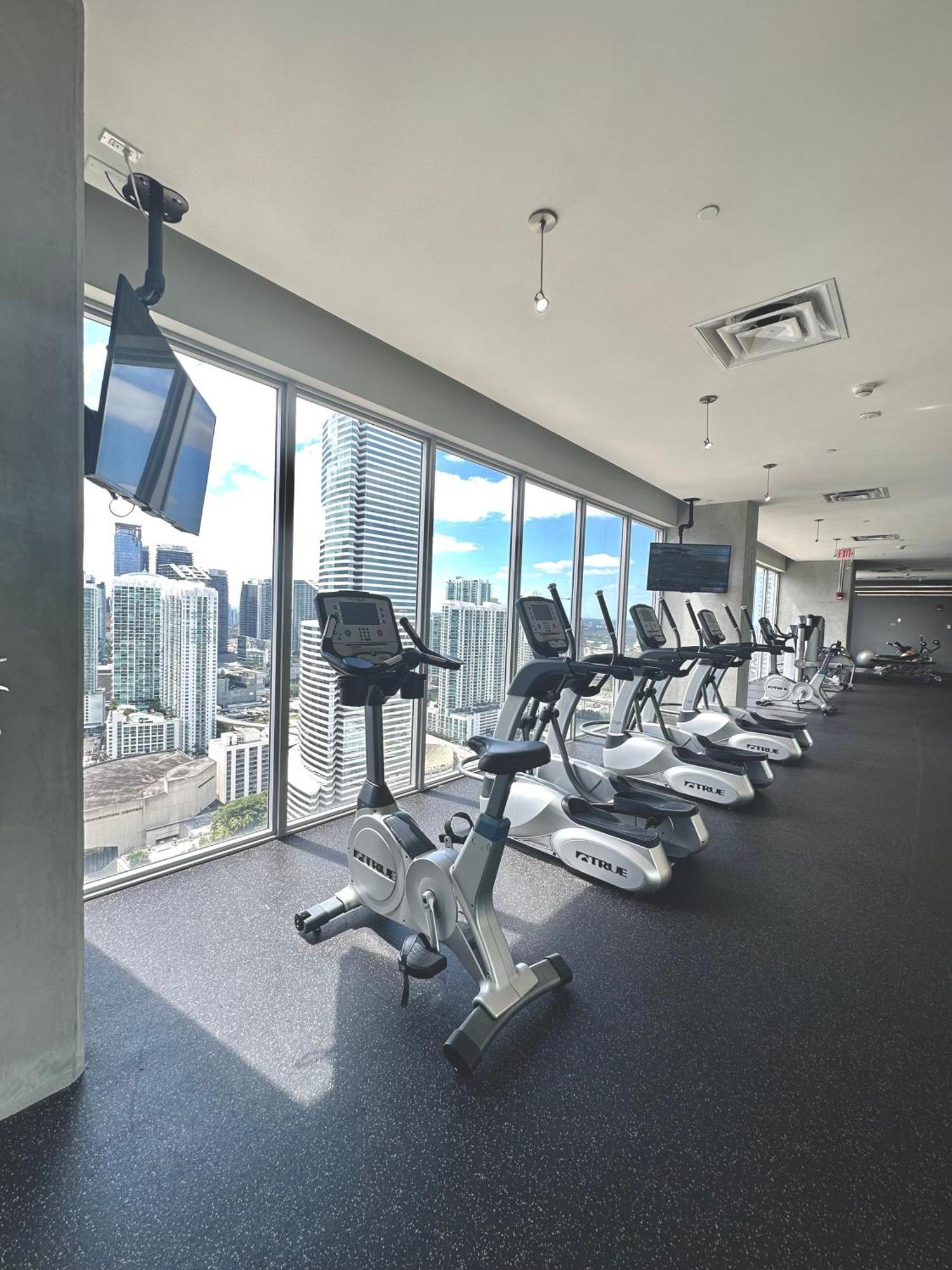 Skyline Views, Rooftop Pool, Brickell Downtown * Miami