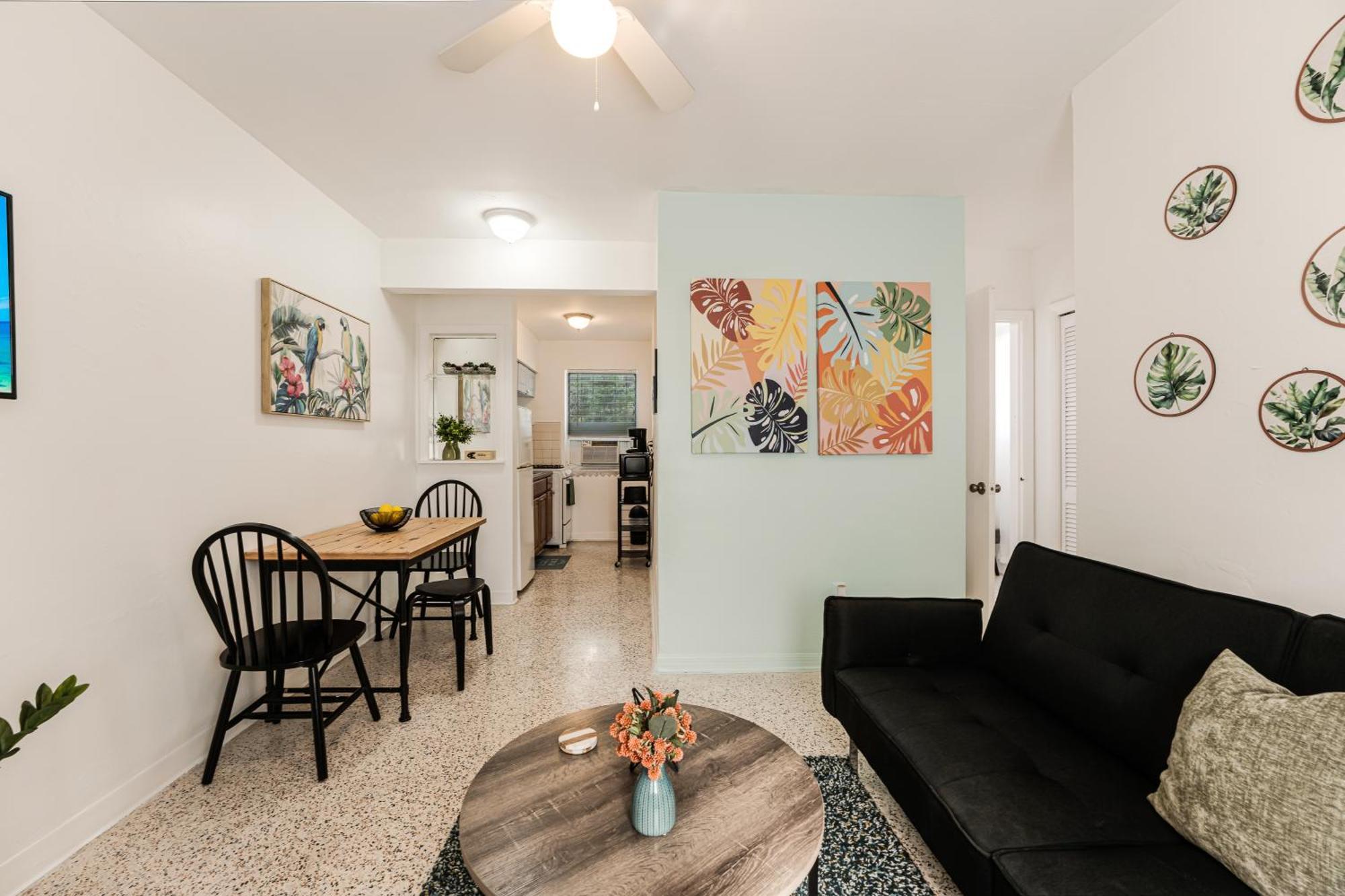Chic 1 Bed Retreat Close To Miamis Hotspots *