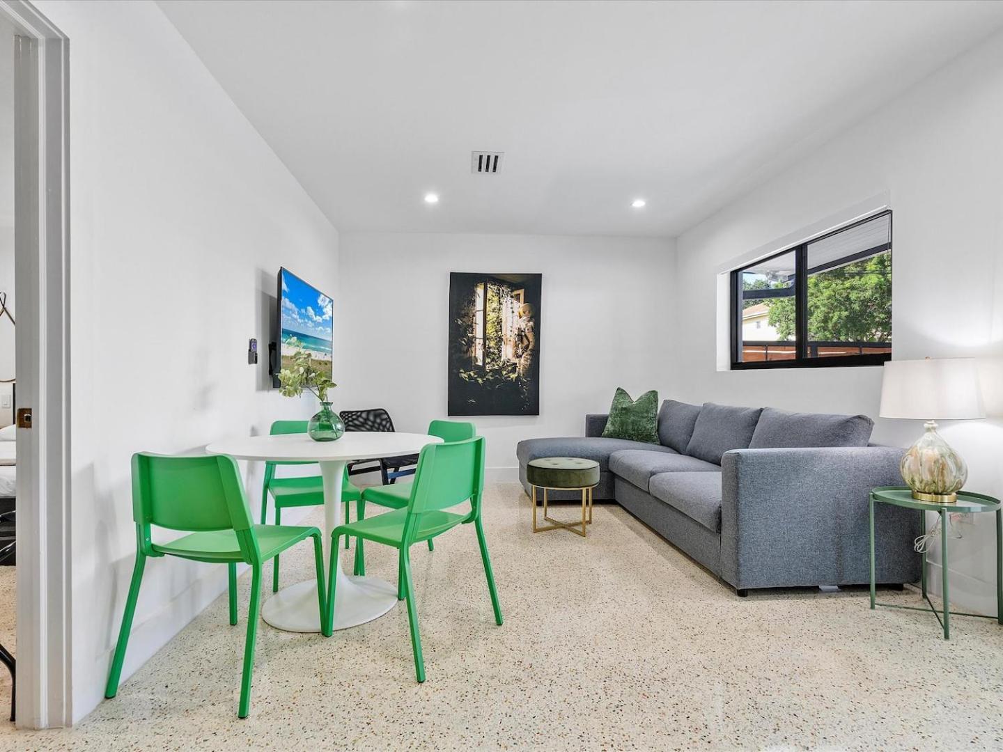 Apartment Heart Of Wd Pool & Close To Beach Miami